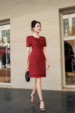 Đầm đỏ chữ A viền đăng ten phối nơ