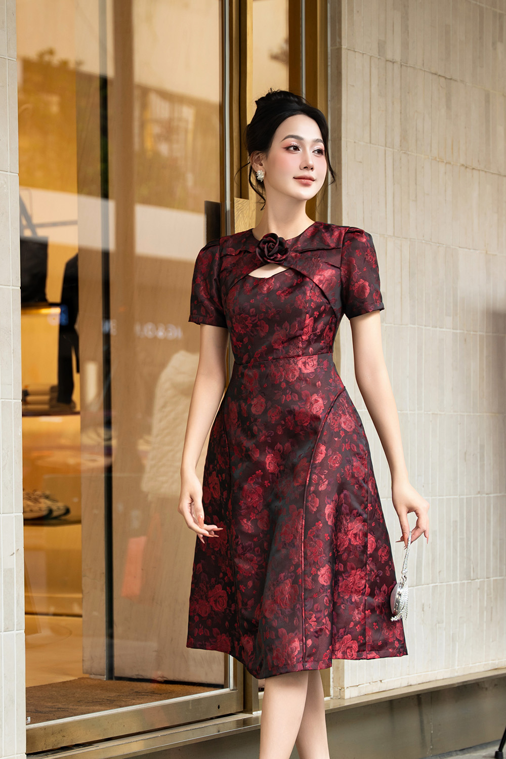 Đầm hoa đỏ dự tiệc dáng xòe