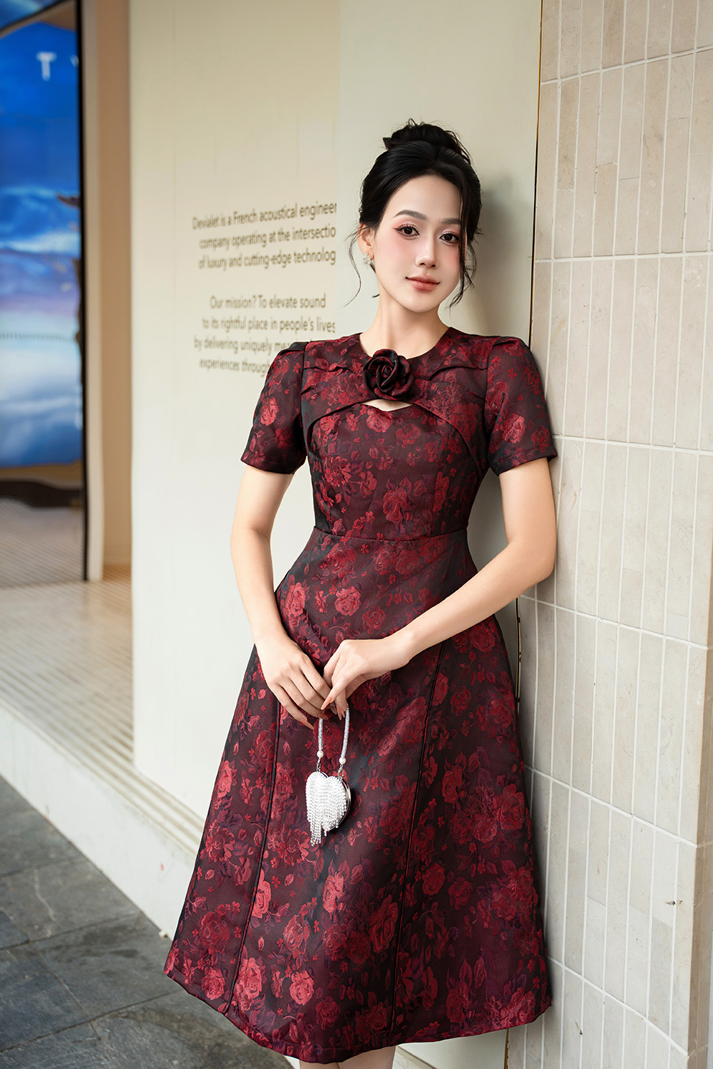 Đầm hoa đỏ dự tiệc dáng xòe