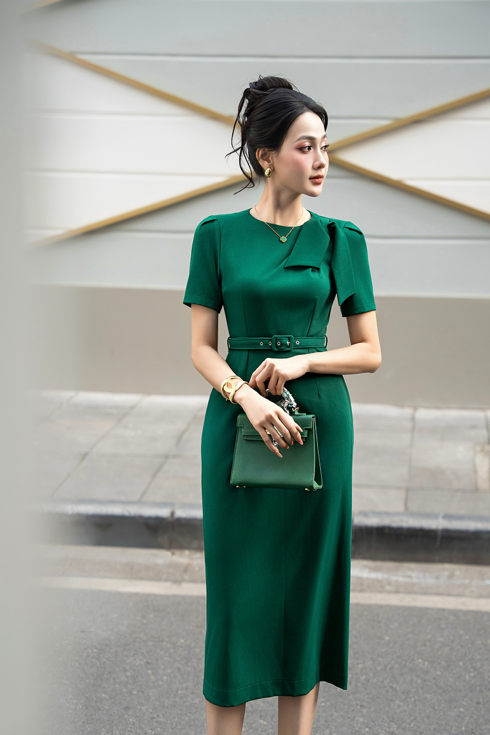 Đầm ôm dáng dài cổ phối nơ kèm thắt lưng