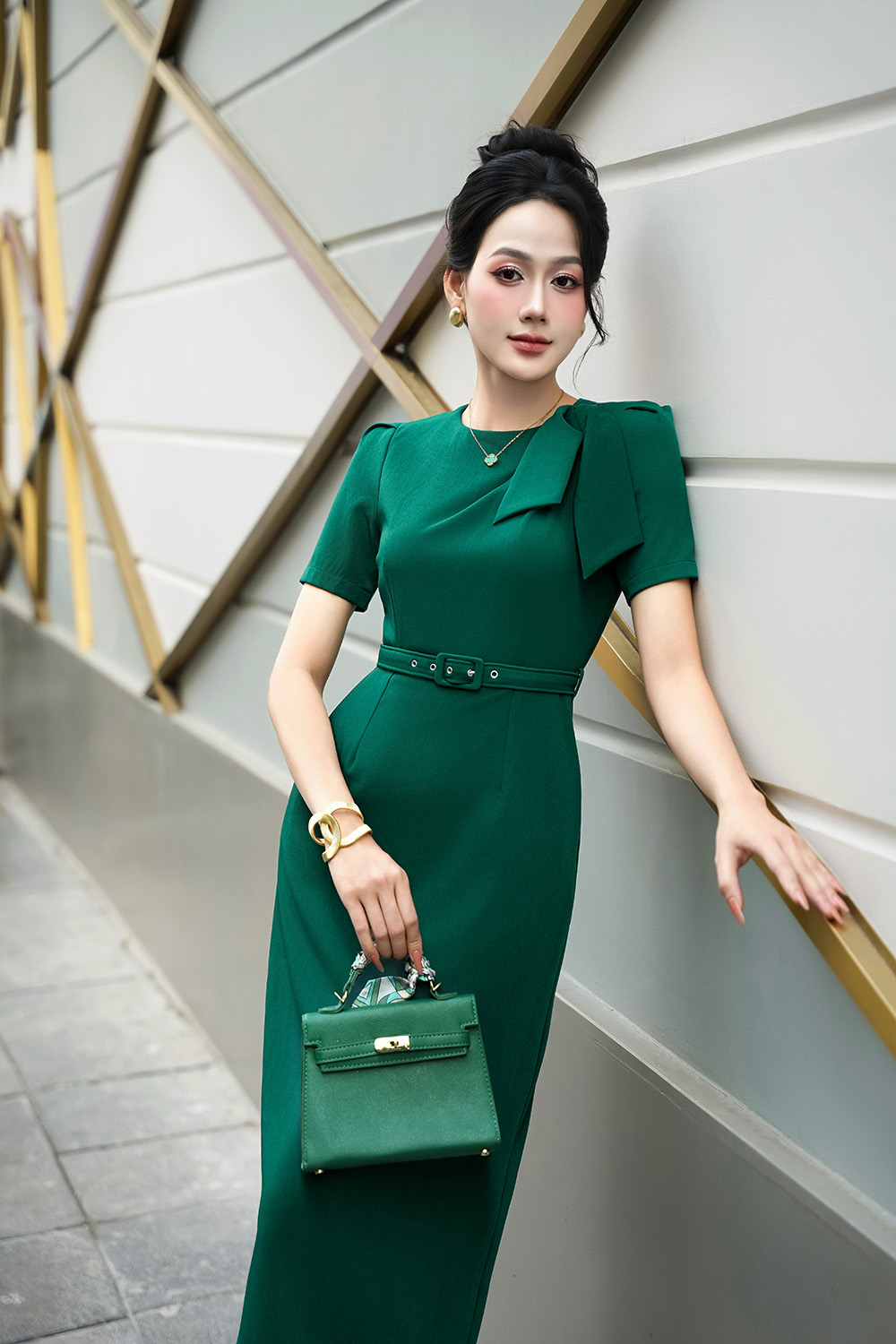 Đầm ôm dáng dài cổ phối nơ kèm thắt lưng