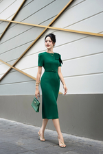 Đầm ôm dáng dài cổ phối nơ kèm thắt lưng