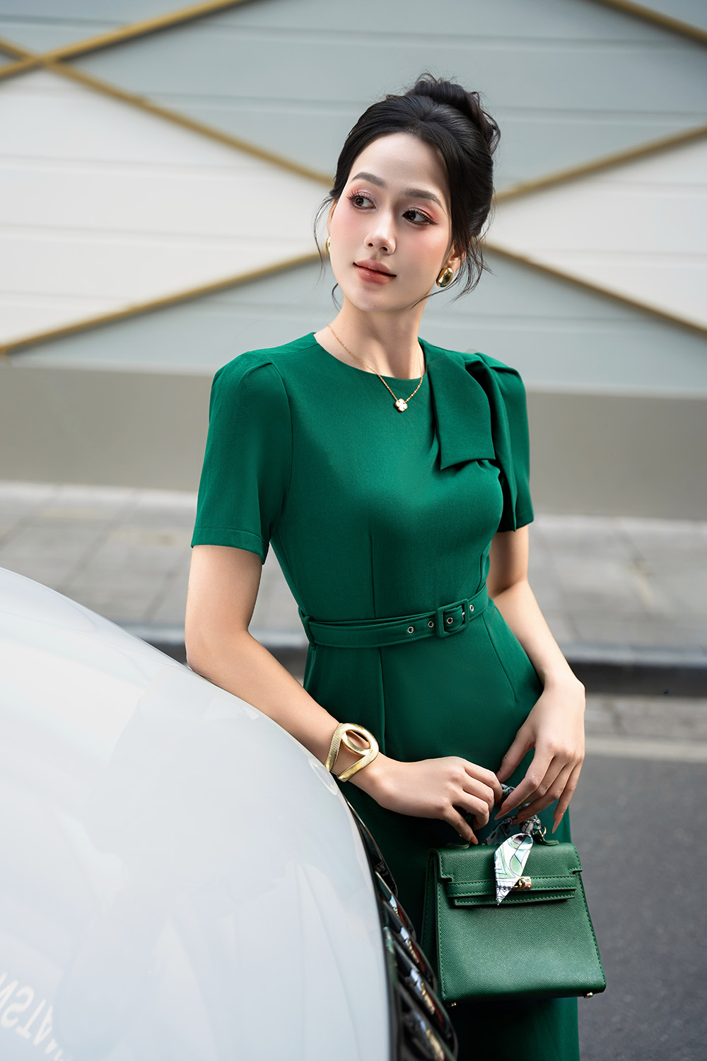 Đầm ôm dáng dài cổ phối nơ kèm thắt lưng