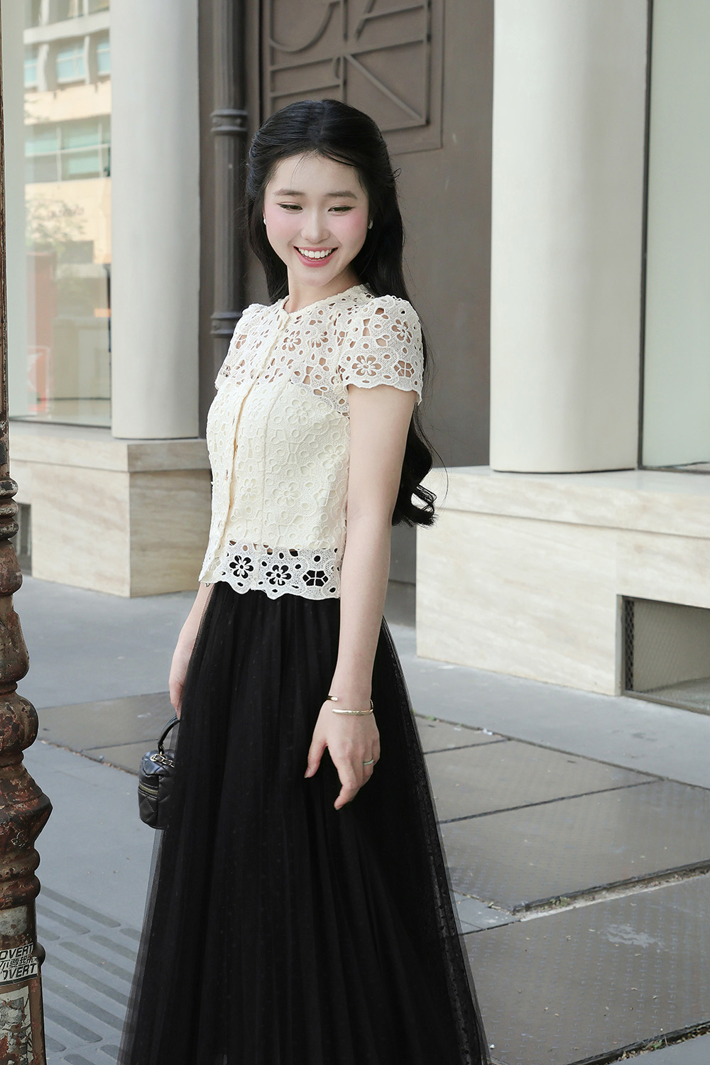 Áo kiểu ren nữ cổ tròn tay ngắn