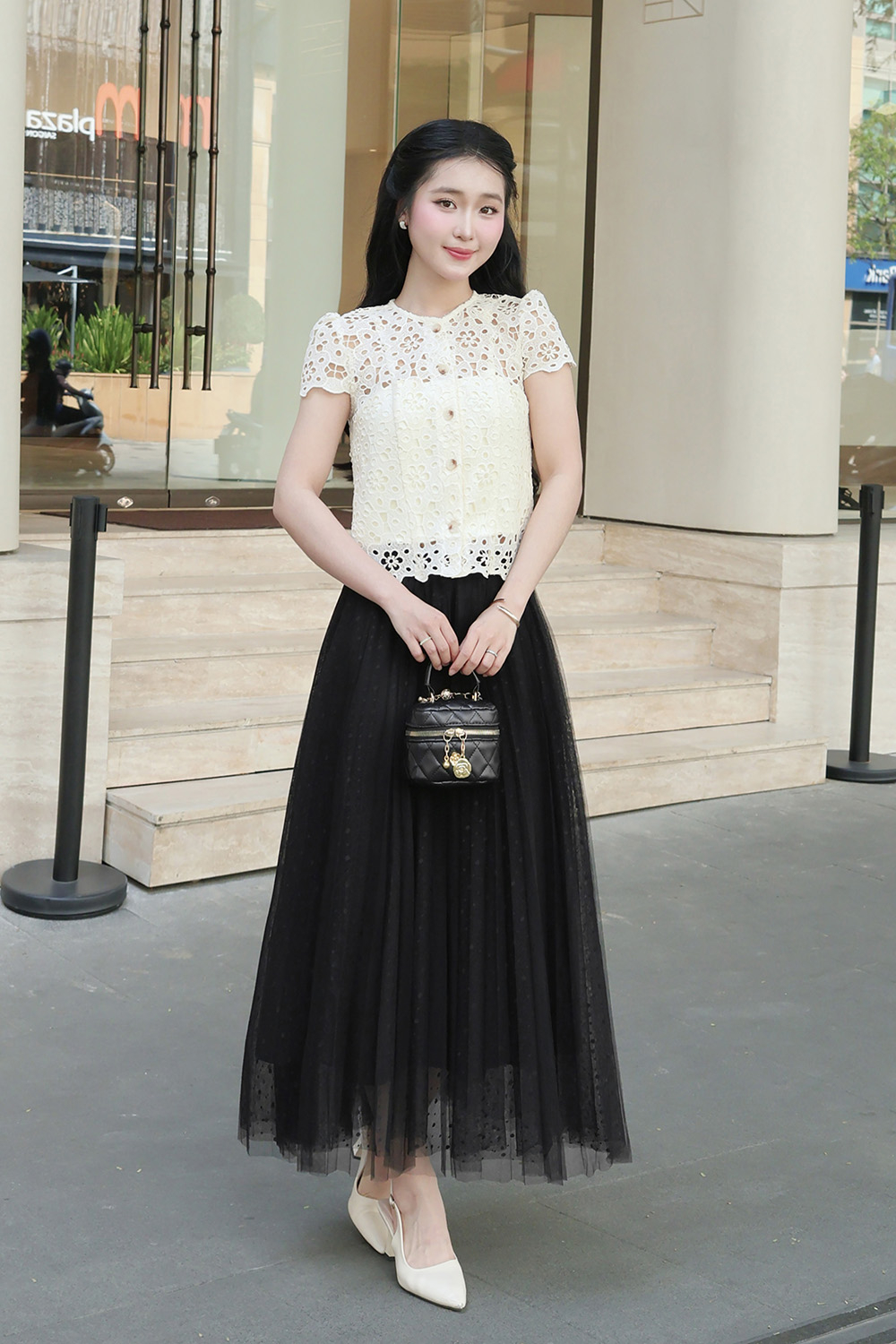 Áo kiểu ren nữ cổ tròn tay ngắn