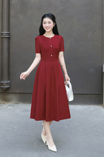 Đầm đỏ dáng xòe phối nút