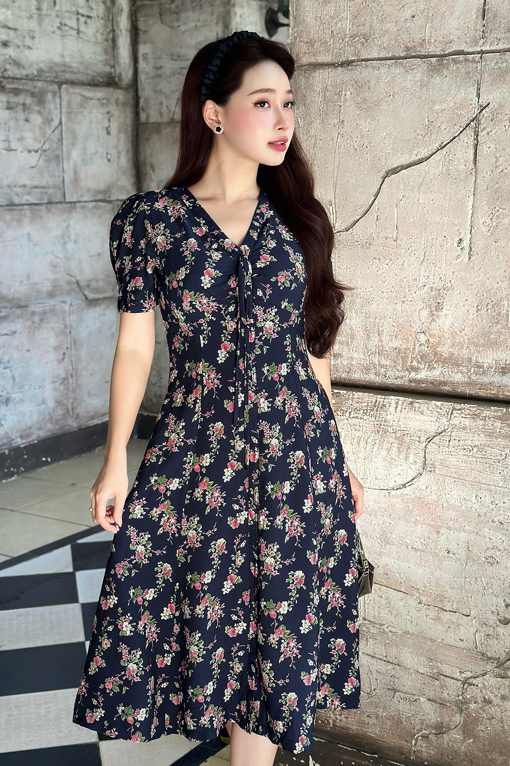 Đầm hoa chữ A cổ V phối nơ