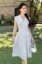 Đầm xòe hoa xanh sát nách phối đai eo