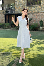 Đầm xòe hoa xanh sát nách phối đai eo