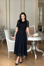 Đầm ren đen dự tiệc dáng xòe dài