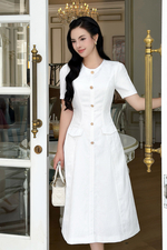 Đầm trắng dự tiệc dáng A dài đính nút