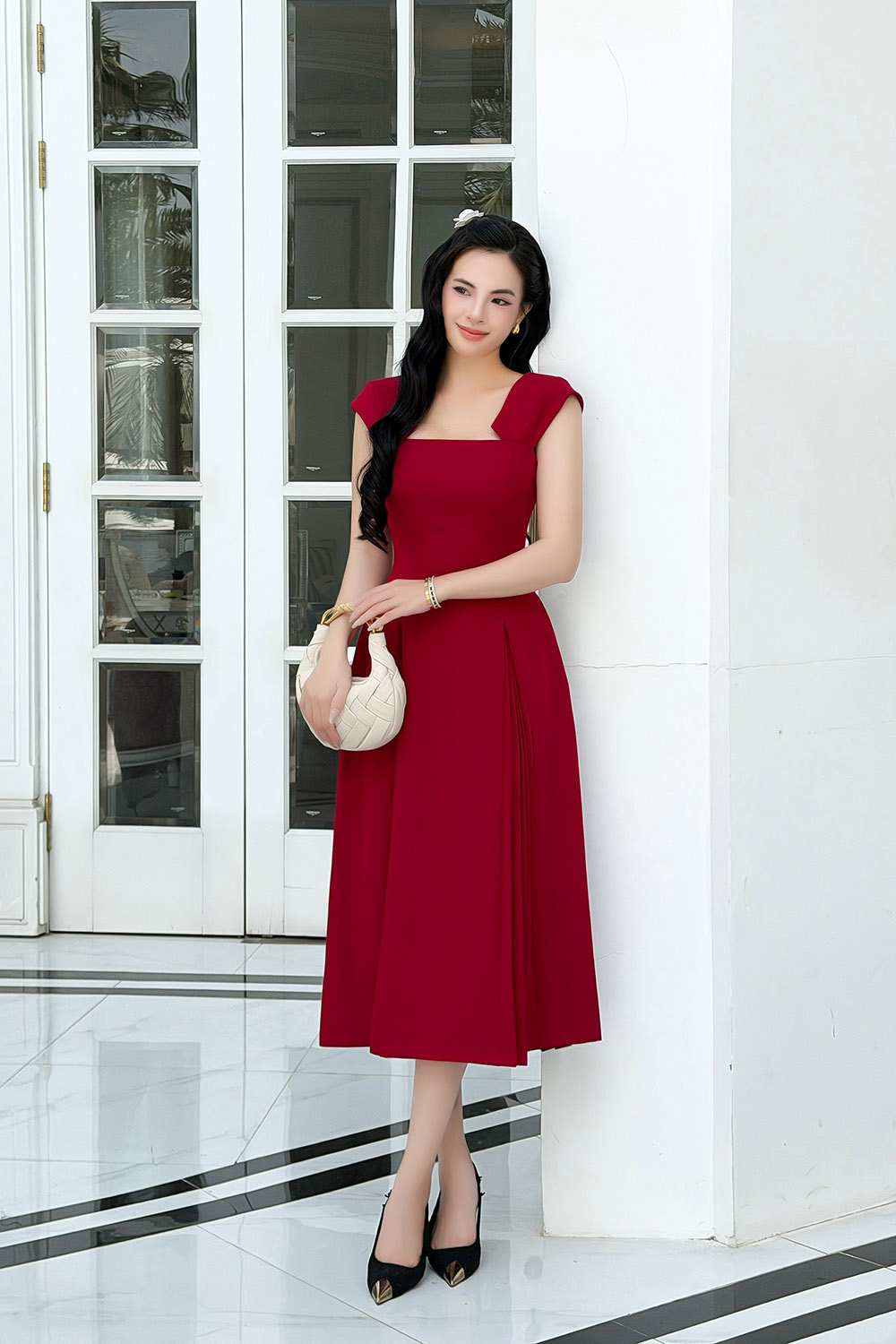 Đầm xòe đỏ dự tiệc vai bản to