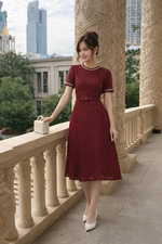 Đầm đỏ dáng dài cổ tròn phối viền trắng