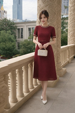 Đầm đỏ dáng dài cổ tròn phối viền trắng