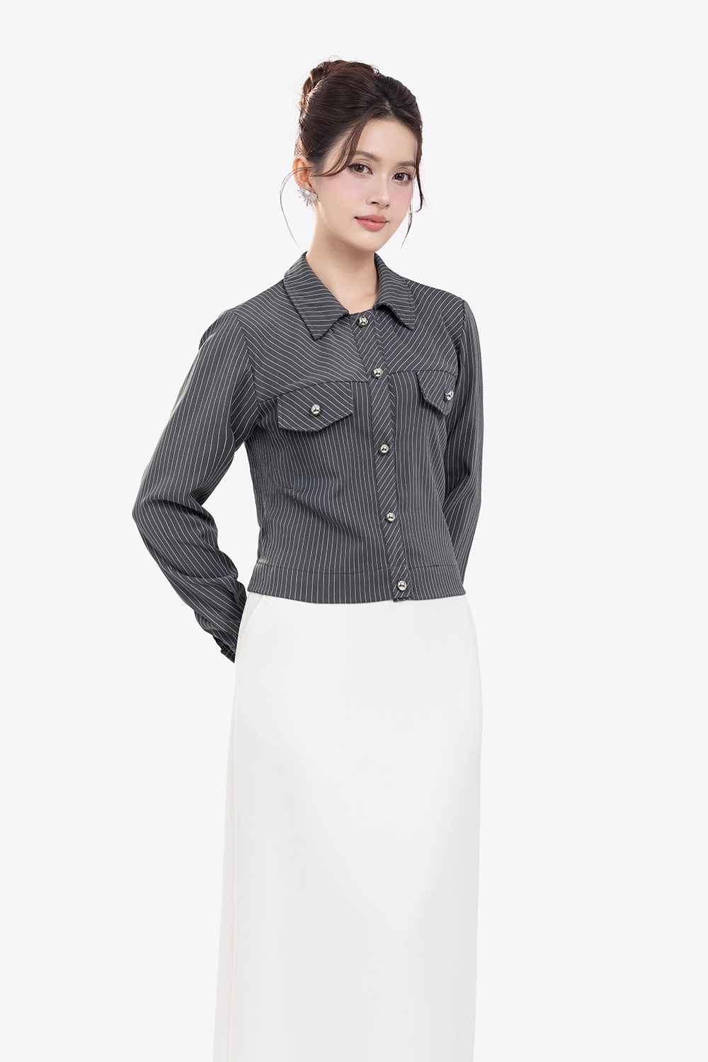 Áo khoác nữ kẻ sọc dáng ngắn