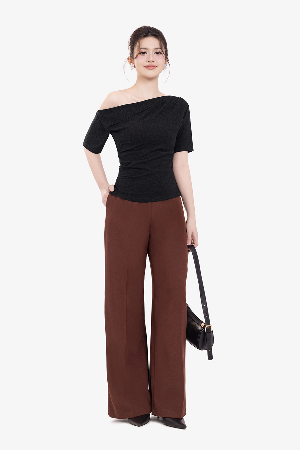 Áo thun nữ màu đen lệch vai