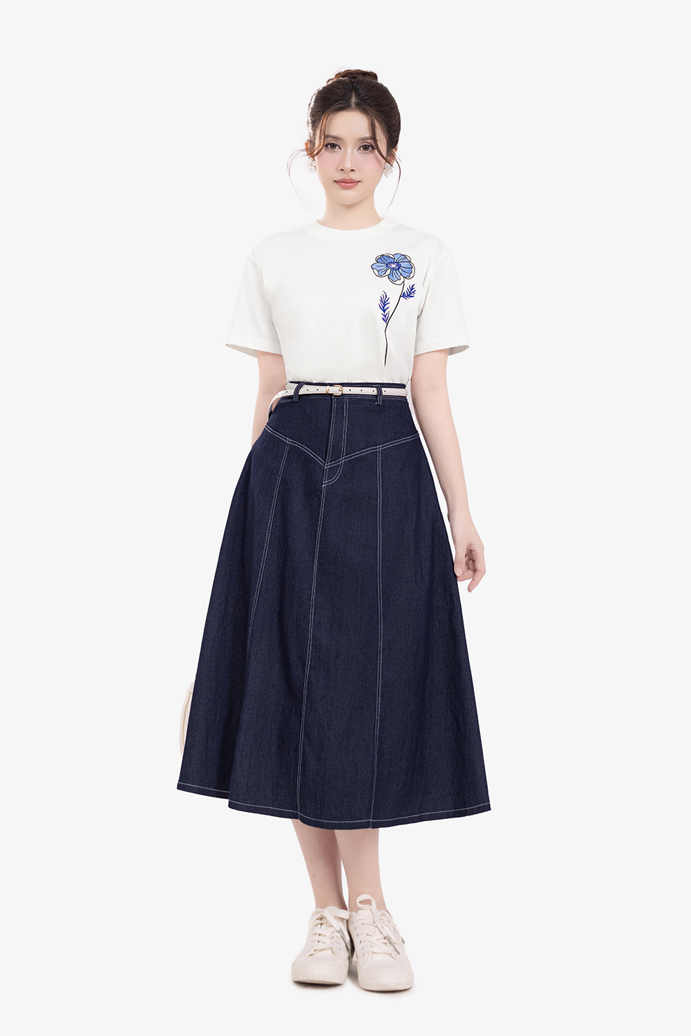 Chân váy denim dáng xòe viền chỉ