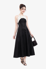 Đầm đen dự tiệc 2 dây đính nơ hoa trắng