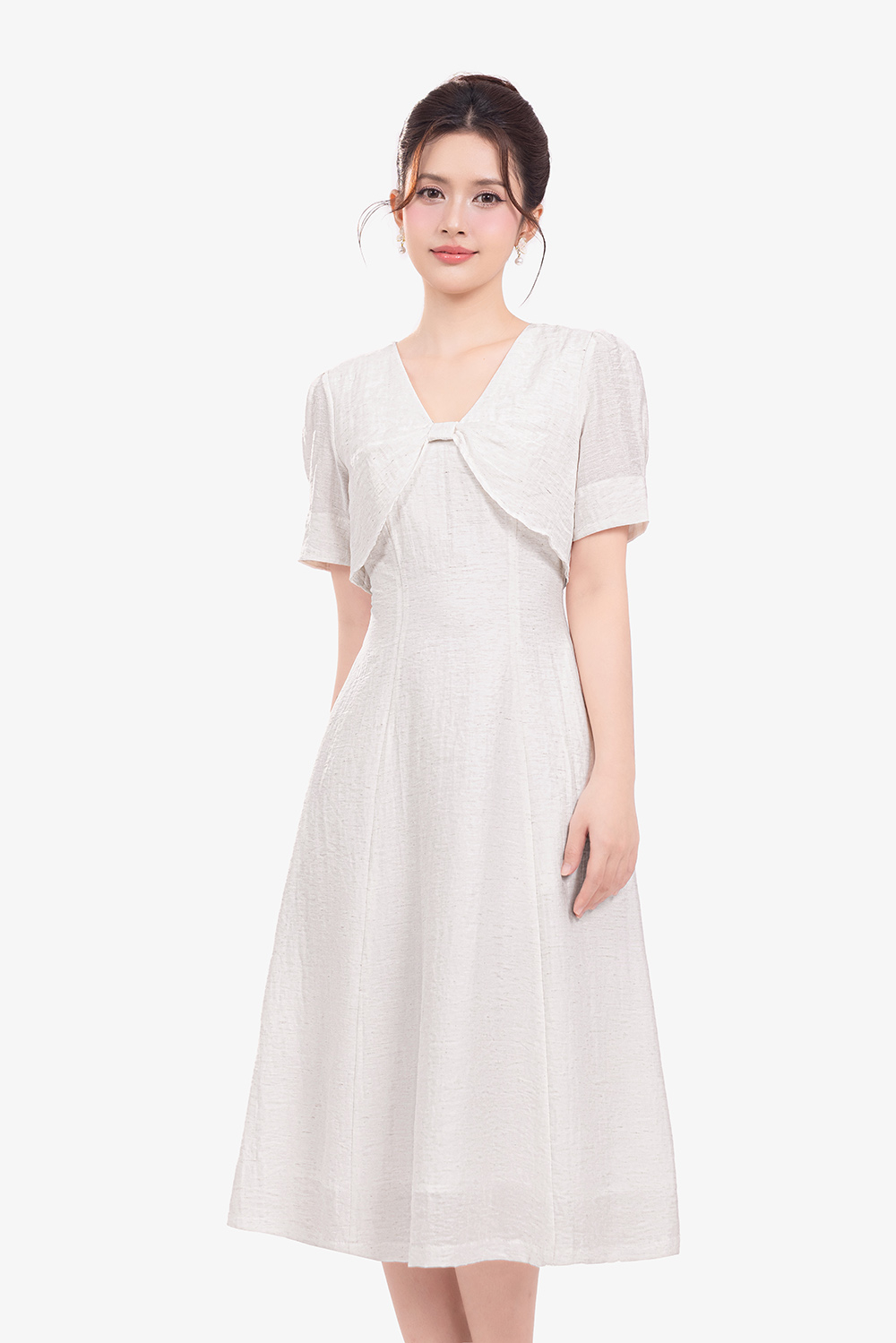 Đầm trắng dáng xòe giả áo khoác