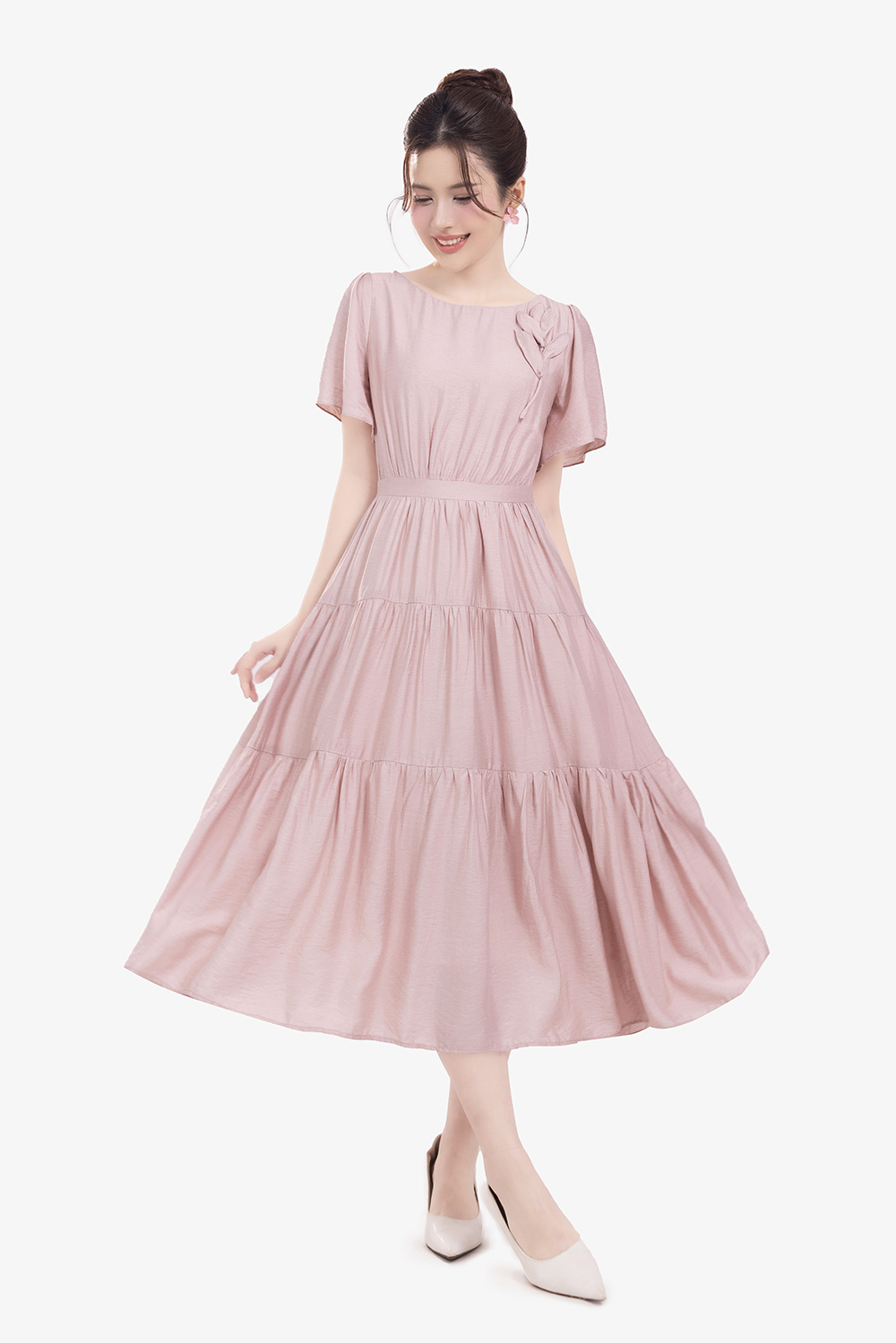 Đầm hồng dáng xòe dài nhấn eo đính hoa