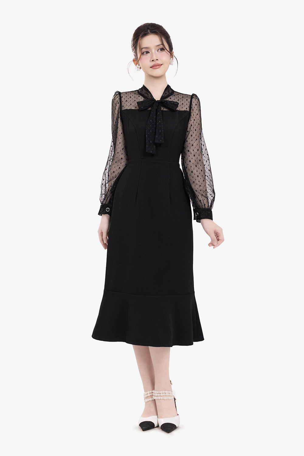 Đầm đen đuôi cá dáng dài phối lưới