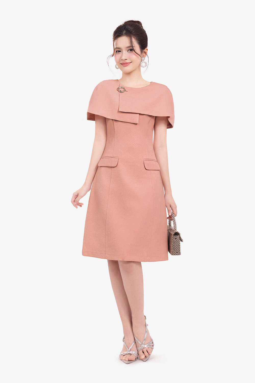 Đầm hồng dự tiệc chữ A tay choàng