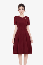 Đầm đỏ dự tiệc dáng xòe phối nút