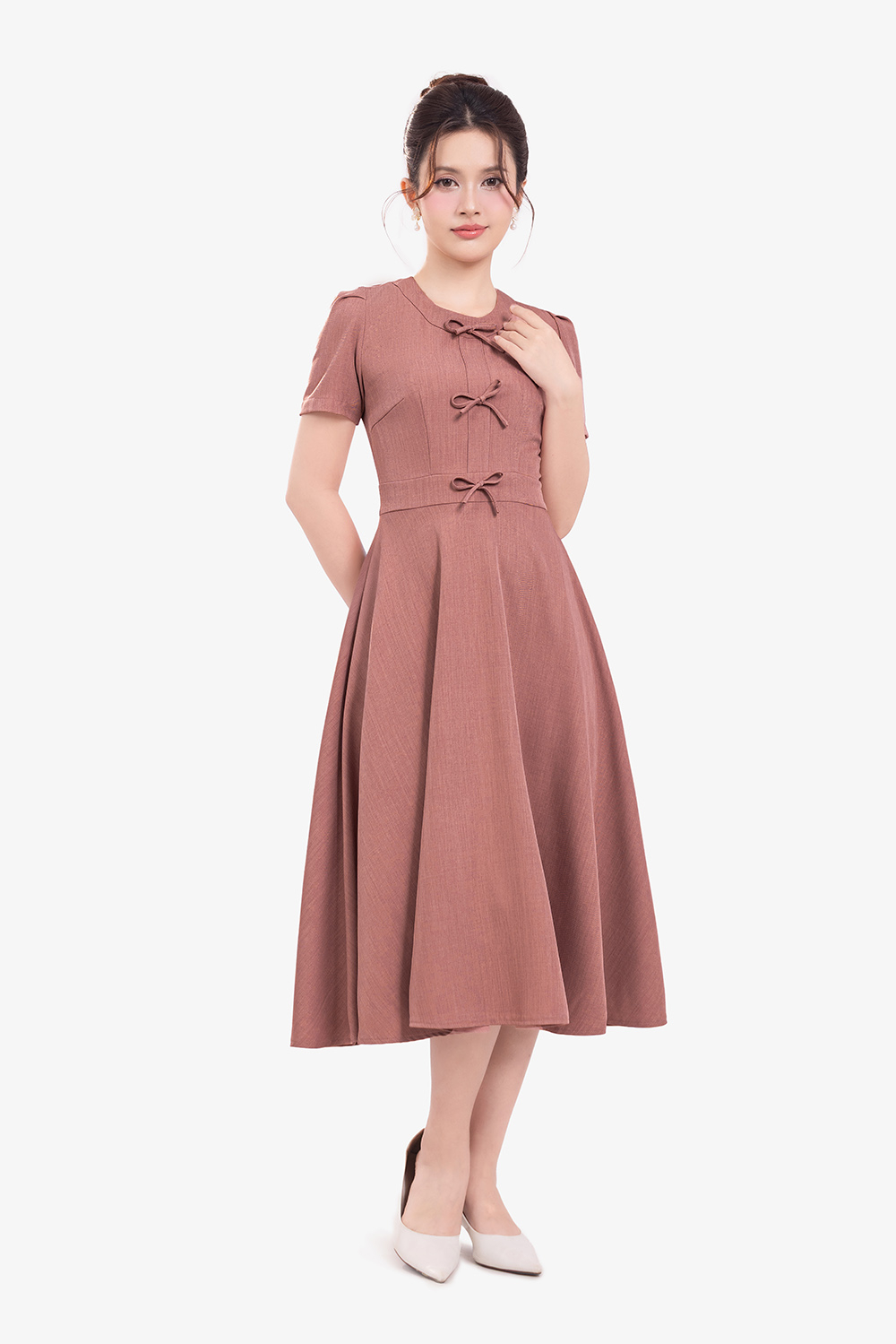 Đầm xòe màu hồng đính nơ