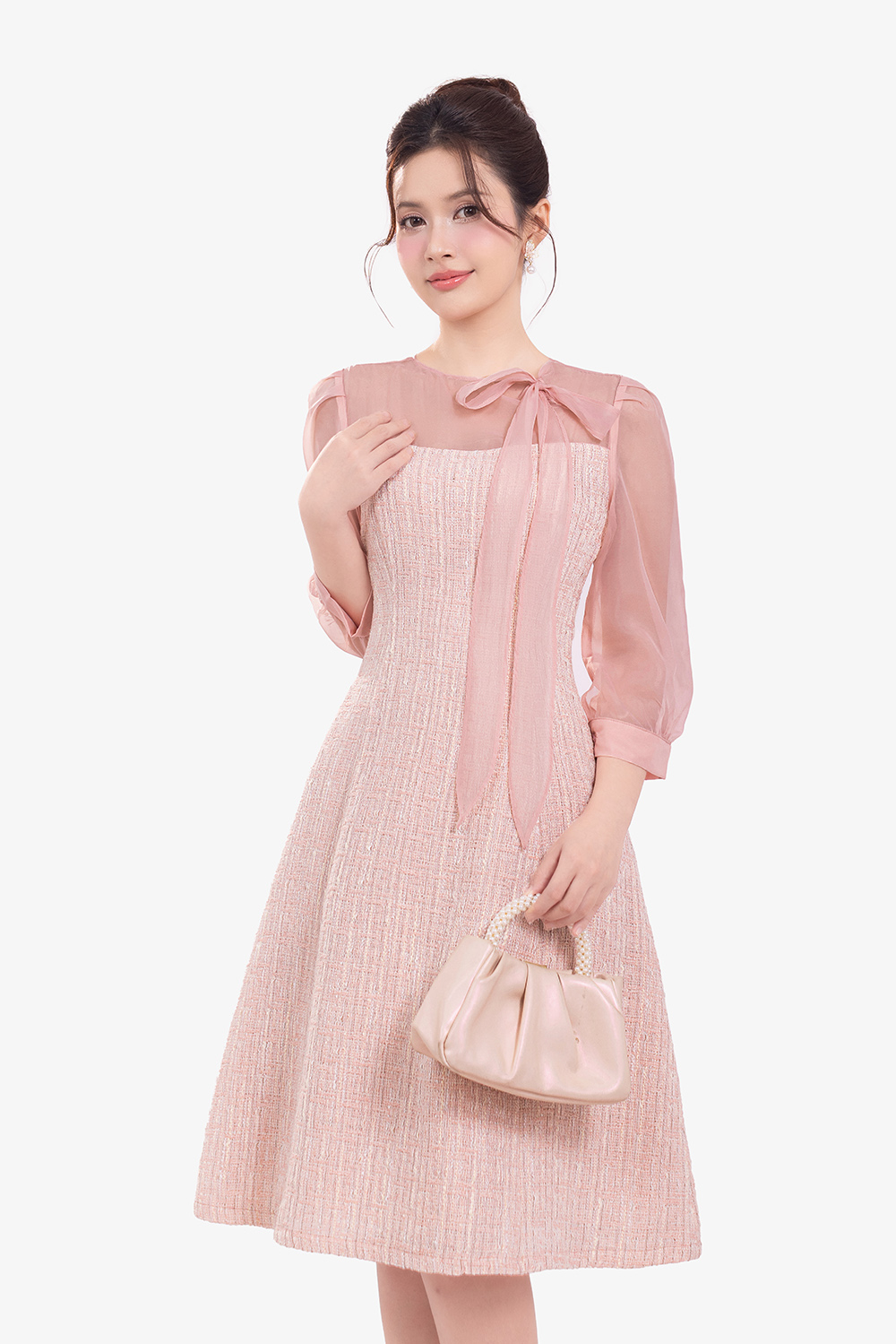 Đầm tweed phối tơ hồng dáng A thắt nơ cổ