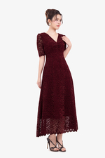 Đầm đỏ ren nhung dáng dài cổ V