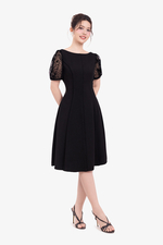 Đầm đen dáng chữ A tay ngắn phối ren