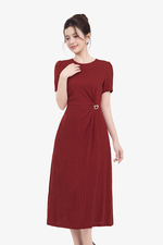 Đầm đỏ dự tiệc cổ tròn nhún eo một bên