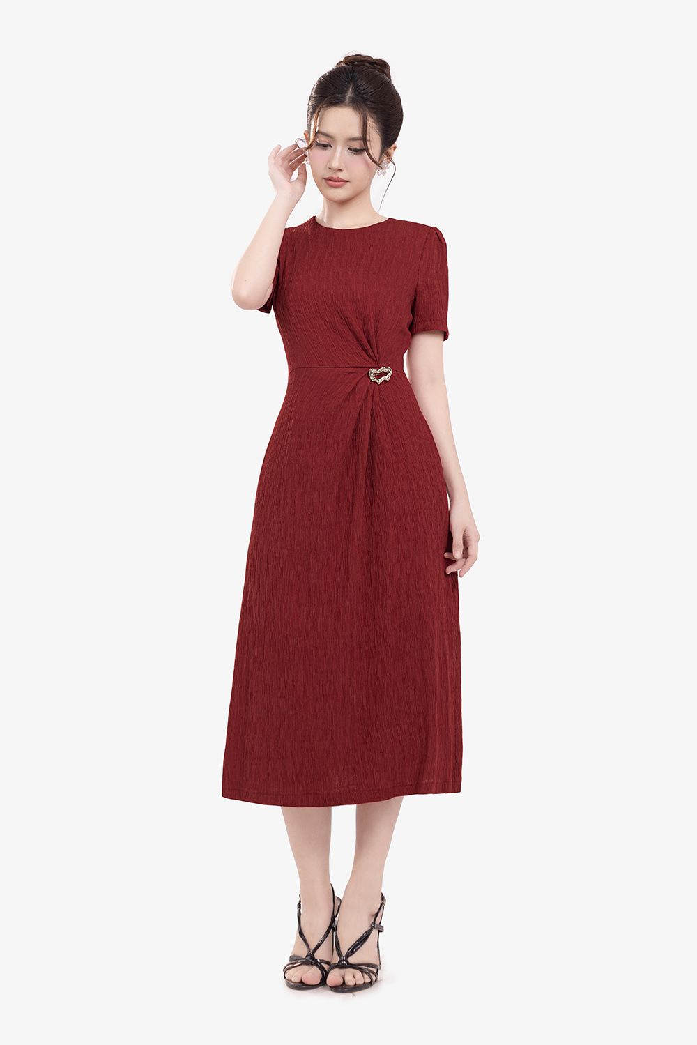 Đầm đỏ dự tiệc cổ tròn nhún eo một bên