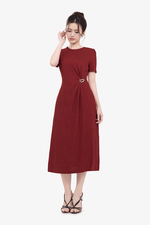 Đầm đỏ dự tiệc cổ tròn nhún eo một bên