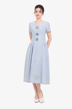 Đầm xòe xanh dáng dài cổ V đính hoa