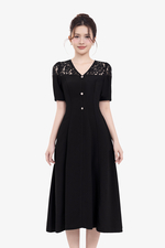 Đầm đen phối ren dáng xòe cổ V