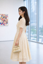 Đầm ren dự tiệc dáng xòe màu kem