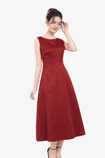 Đầm đỏ gấm dự tiệc dáng dài sát nách