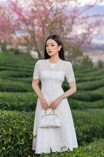 Đầm trắng dự tiệc phối ren đính hoa