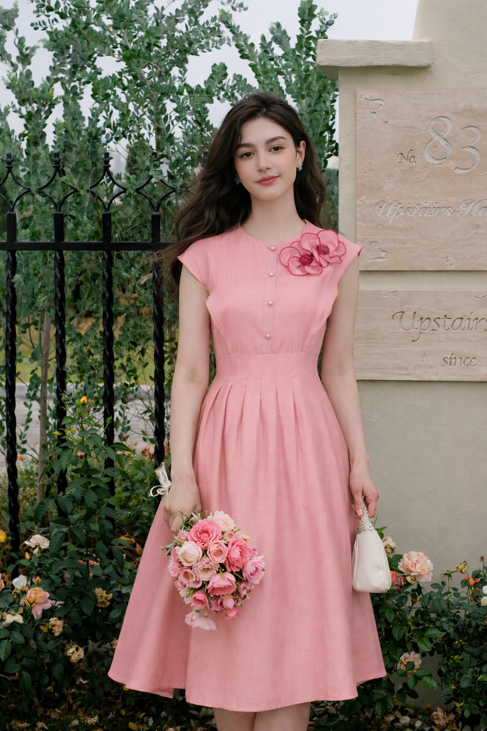 Đầm tơ dáng xòe màu hồng đính hoa