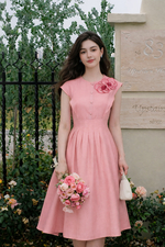 Đầm tơ dáng xòe màu hồng đính hoa