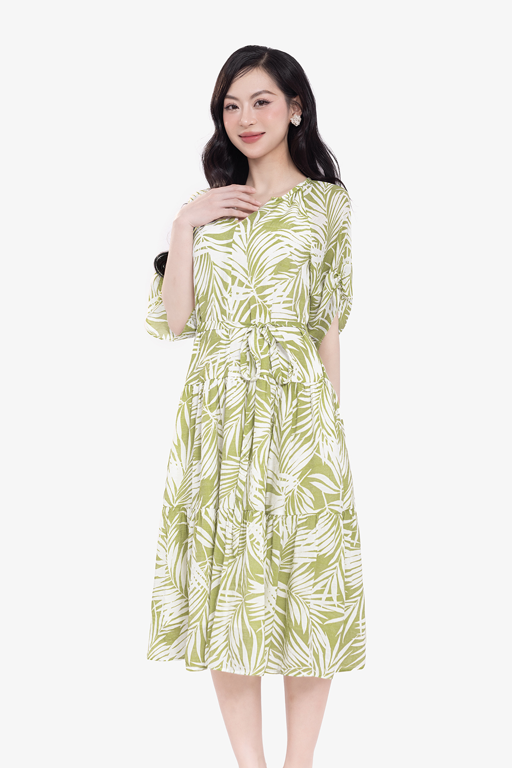 Đầm tơ dáng xòe cổ V tay lửng họa tiết lá