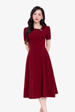 Đầm đỏ dáng xòe cổ cách điệu