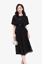Đầm đen chiffon dáng xòe phối choàng