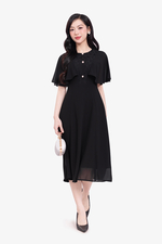 Đầm đen chiffon dáng xòe phối choàng