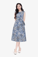 Đầm hoa nhí chữ A màu xanh sát nách