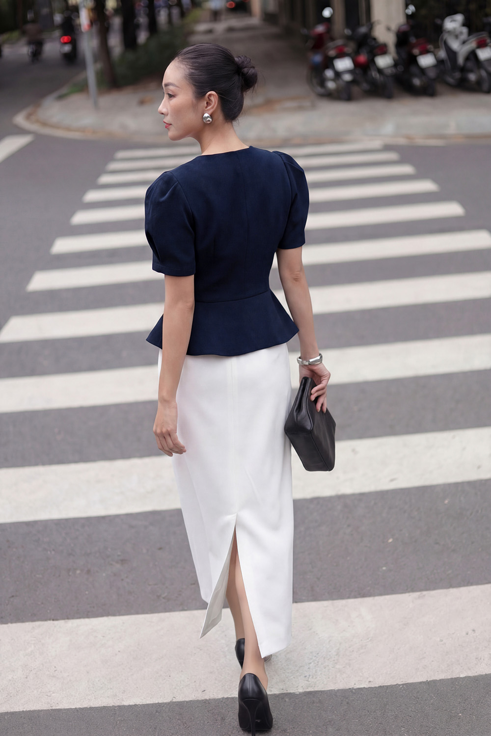 Áo kiểu công sở tay phồng phối nút