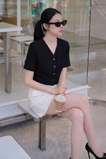 Áo kiểu croptop cổ V màu đen