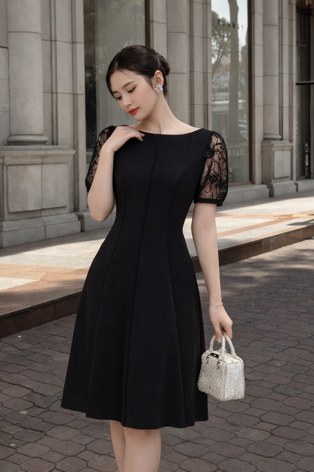 Đầm đen dáng chữ A tay ngắn phối ren