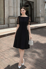 Đầm đen dáng chữ A tay ngắn phối ren